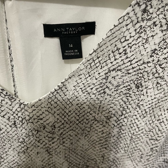 Python. Dress. Keyhole cut out on back. - Picture 3 of 4